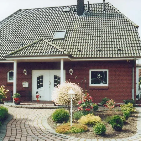 Haus Am Huegel Apartman